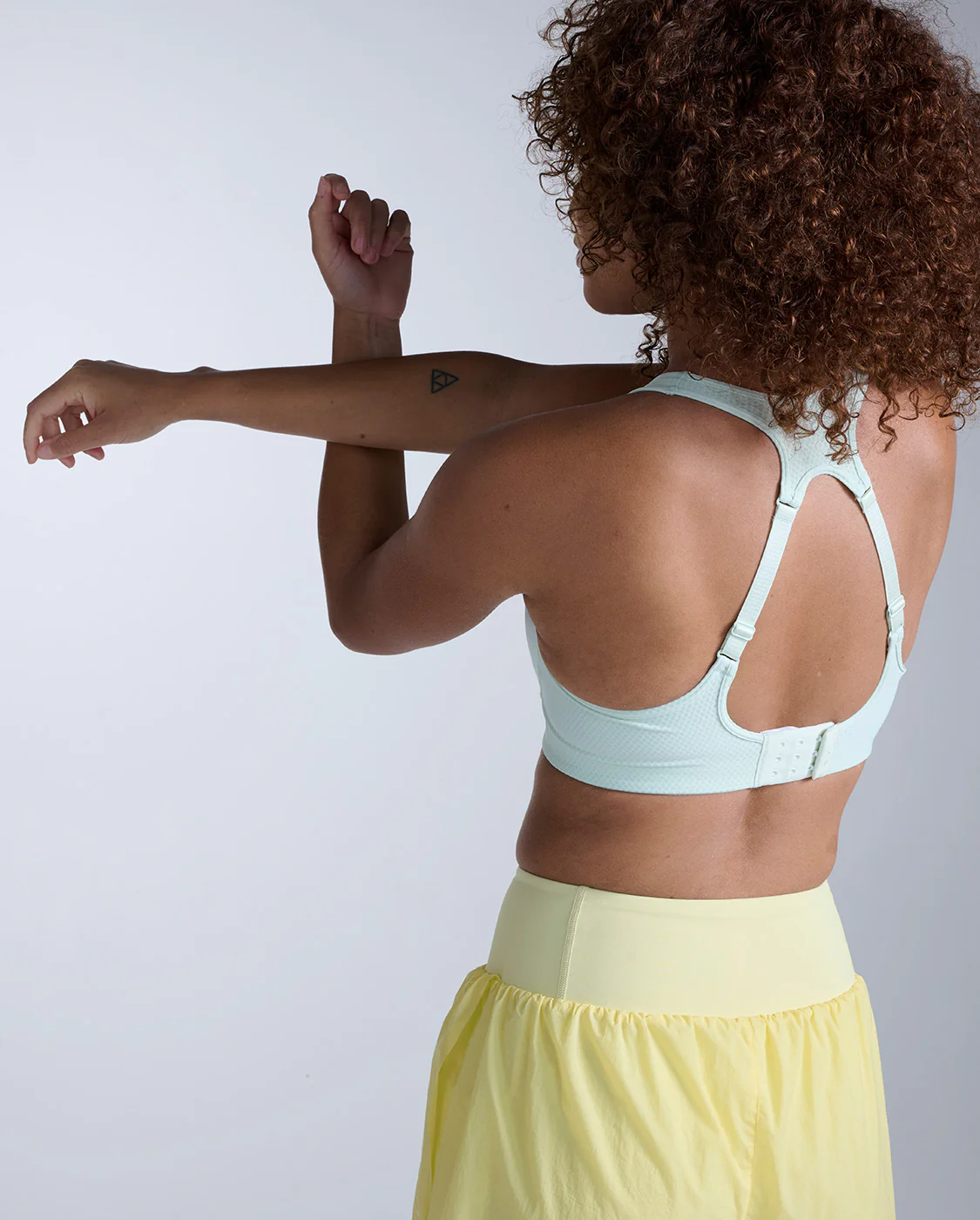 Aero Mesh Medium Impact Bra - Image 2