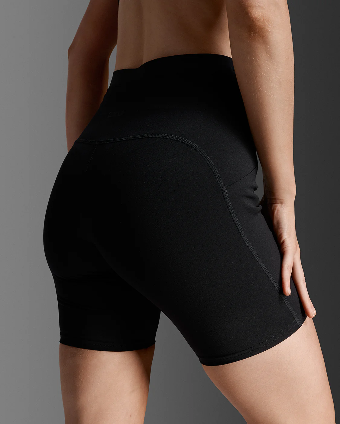 Form Stash Hi-Rise 4" Compression Short with Pockets - Image 7