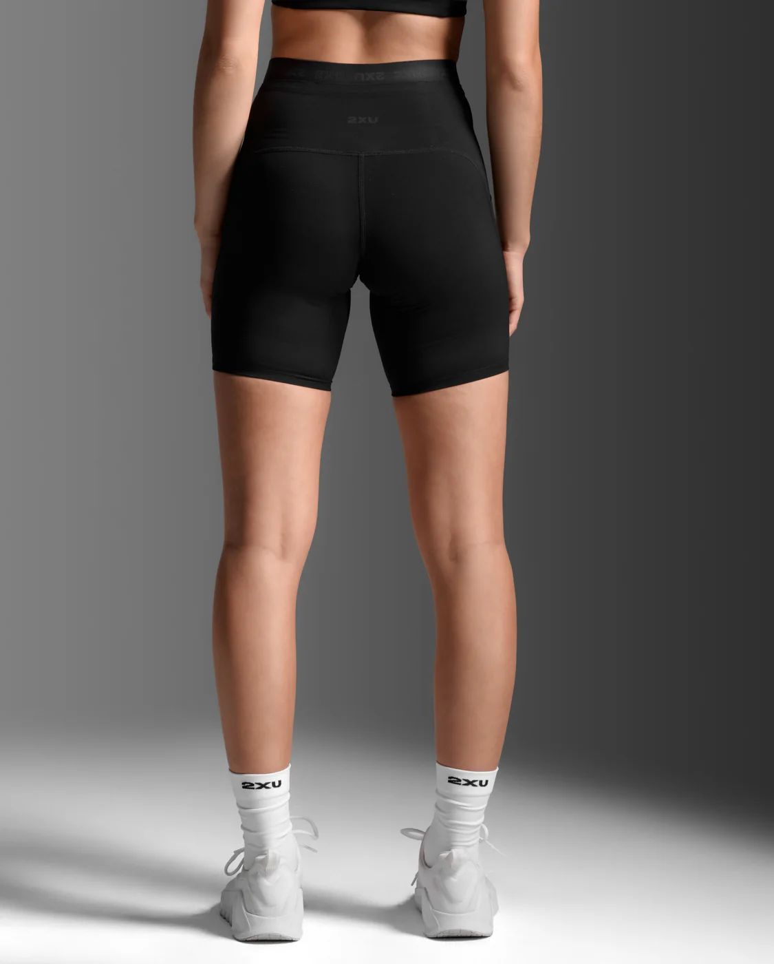 Form Stash Hi-Rise 6" Compression Short with Pockets - Image 2