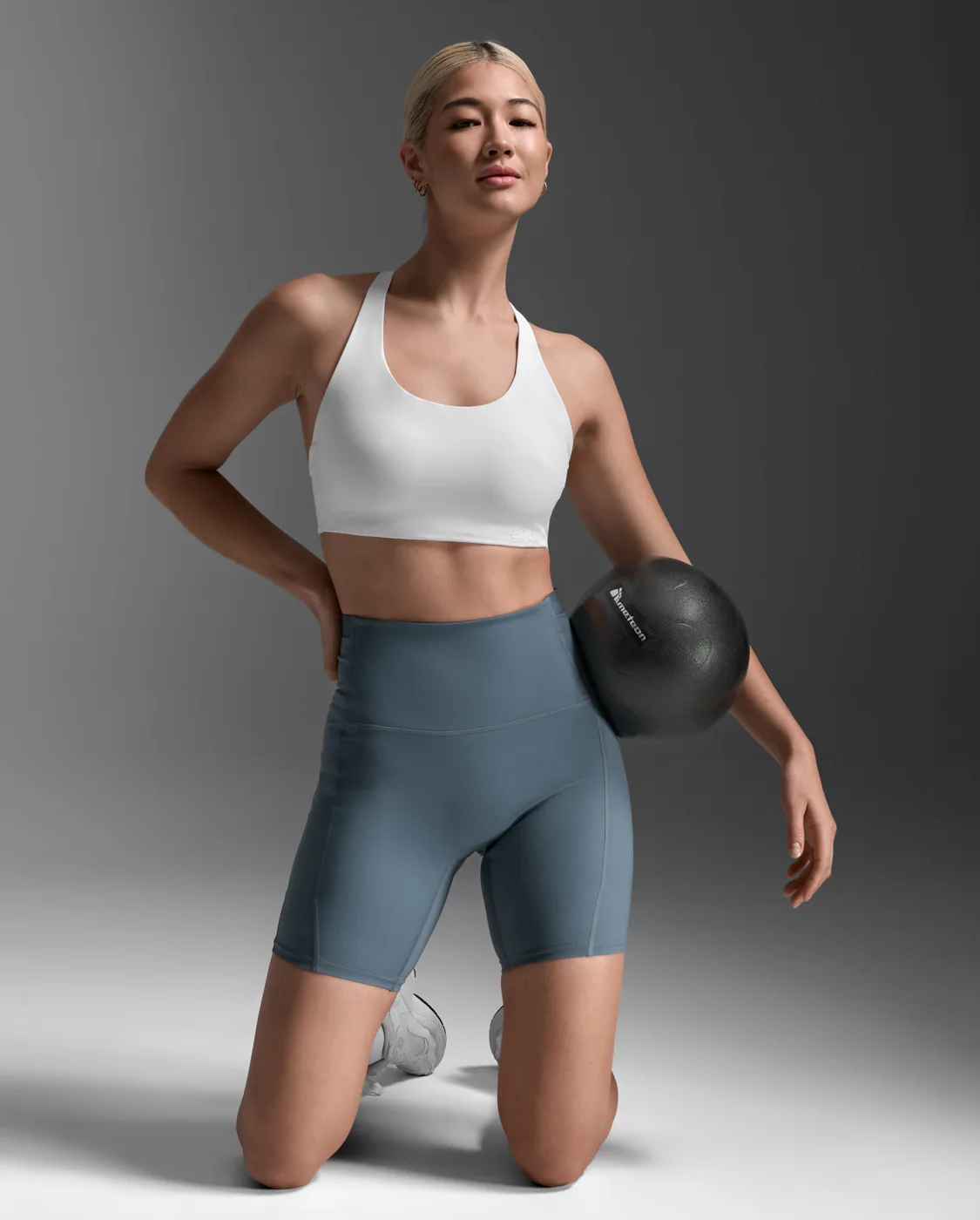 Form Stash Hi-Rise 6" Compression Short with Pockets - Image 2