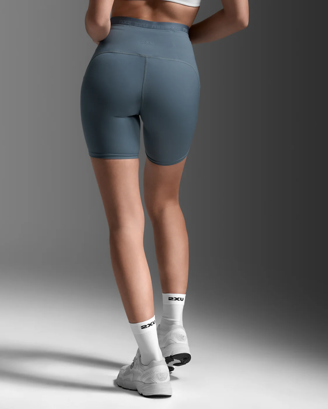Form Stash Hi-Rise 6" Compression Short with Pockets - Image 3