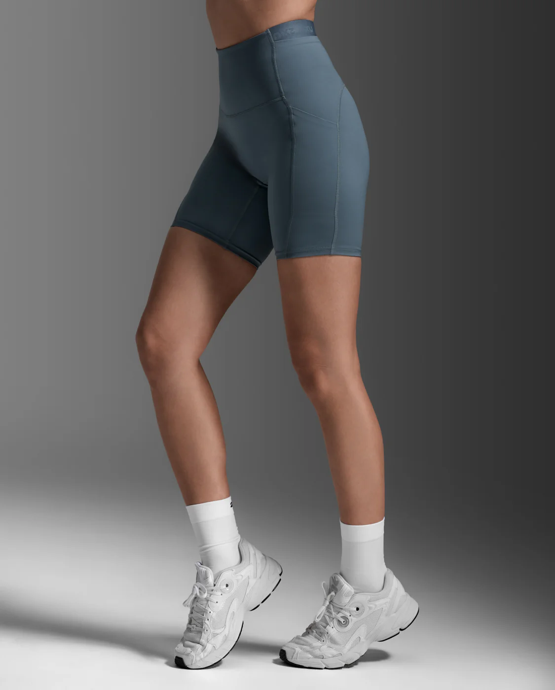Form Stash Hi-Rise 6" Compression Short with Pockets - Image 5