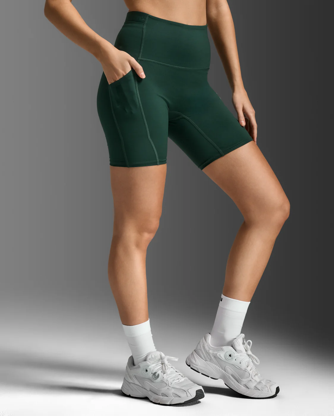 Form Stash Hi-Rise 6" Compression Short with Pockets - Image 5