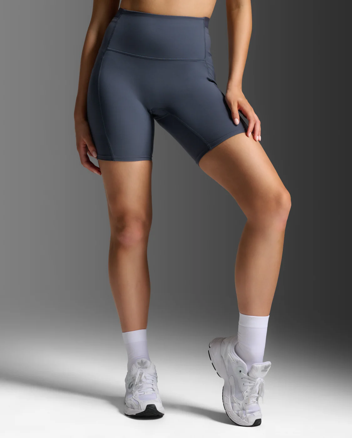 Form Stash Hi-Rise 6" Compression Short with Pockets - Image 2