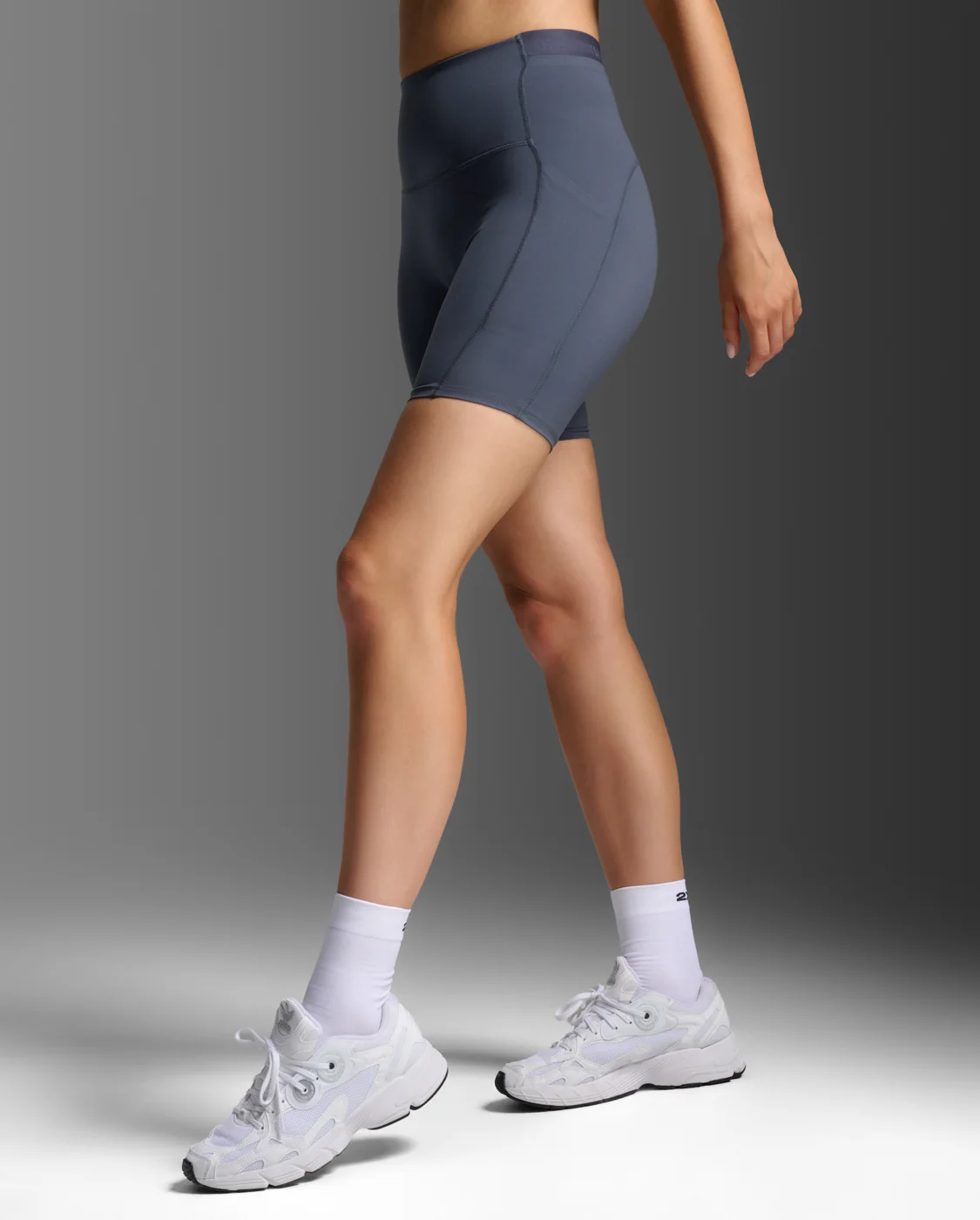 Form Stash Hi-Rise 6" Compression Short with Pockets - Image 5