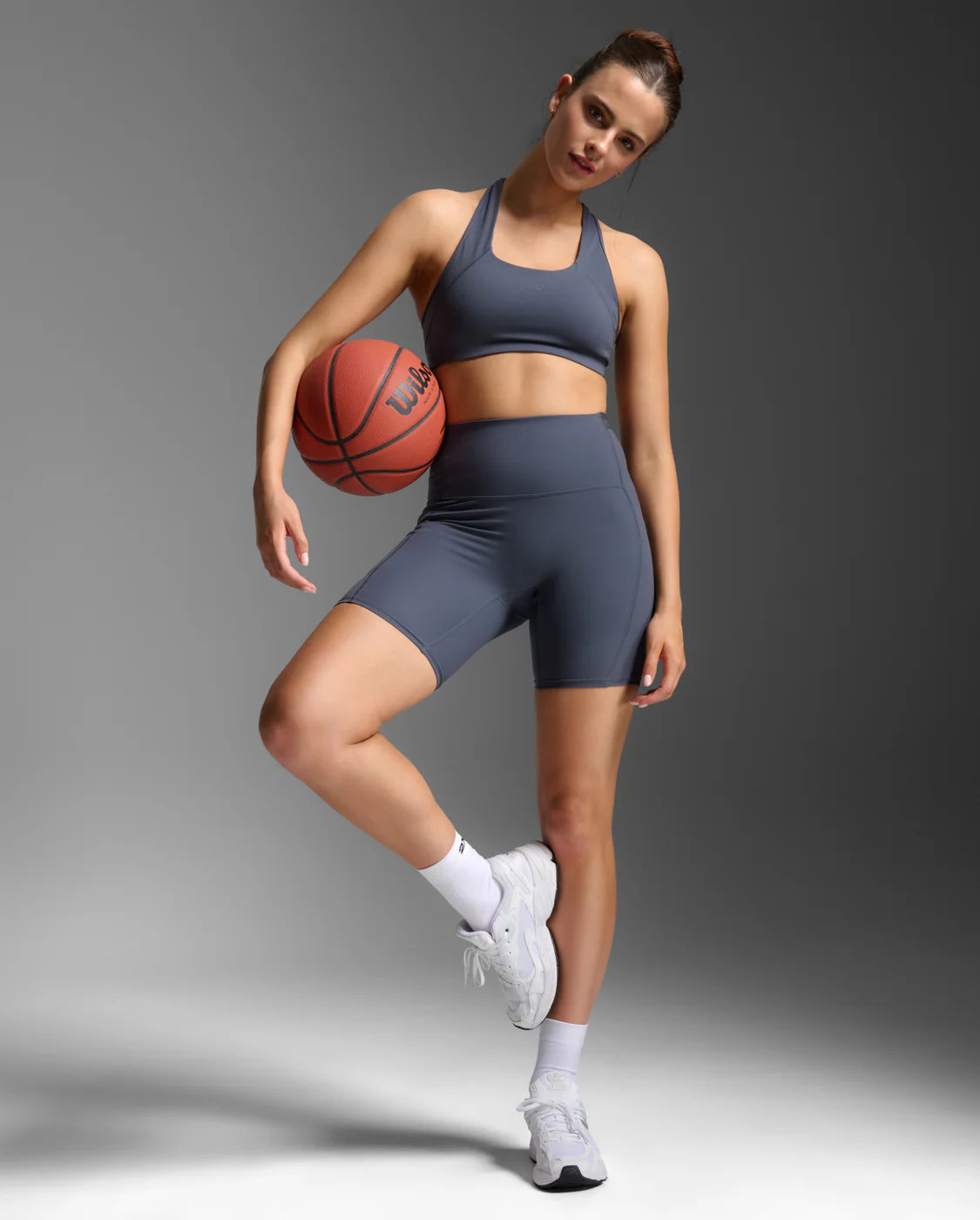 Form Stash Hi-Rise 6" Compression Short with Pockets - Image 6
