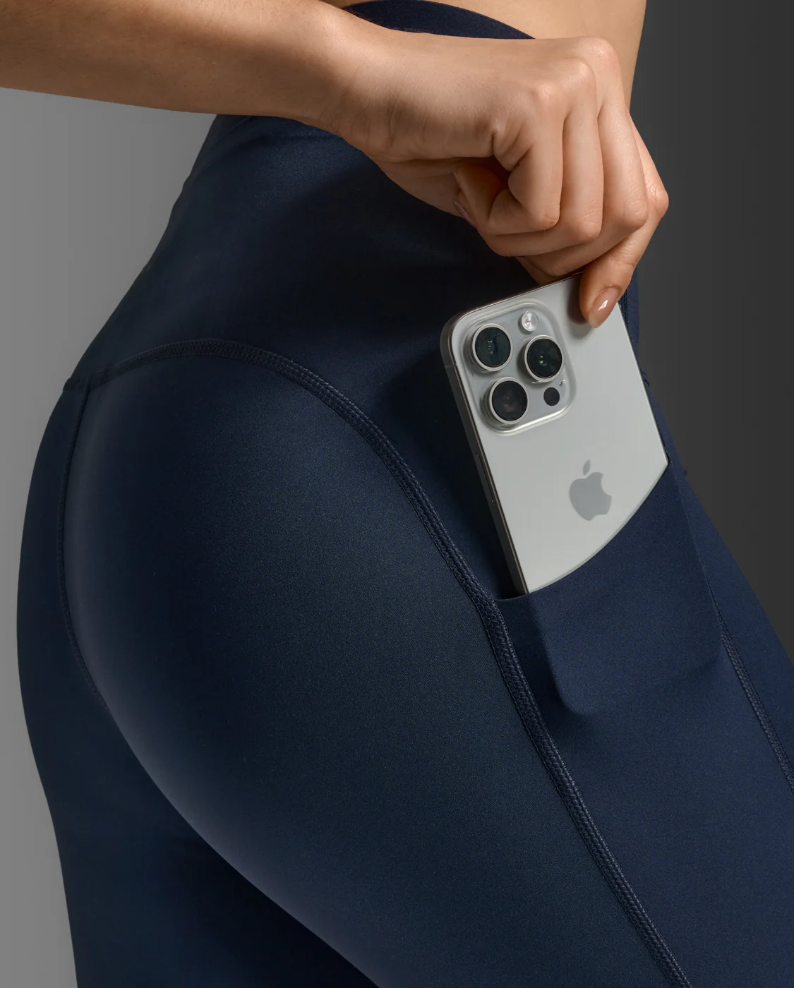 Form Stash Hi-Rise Compression 7/8 Tights with Pockets - Image 6