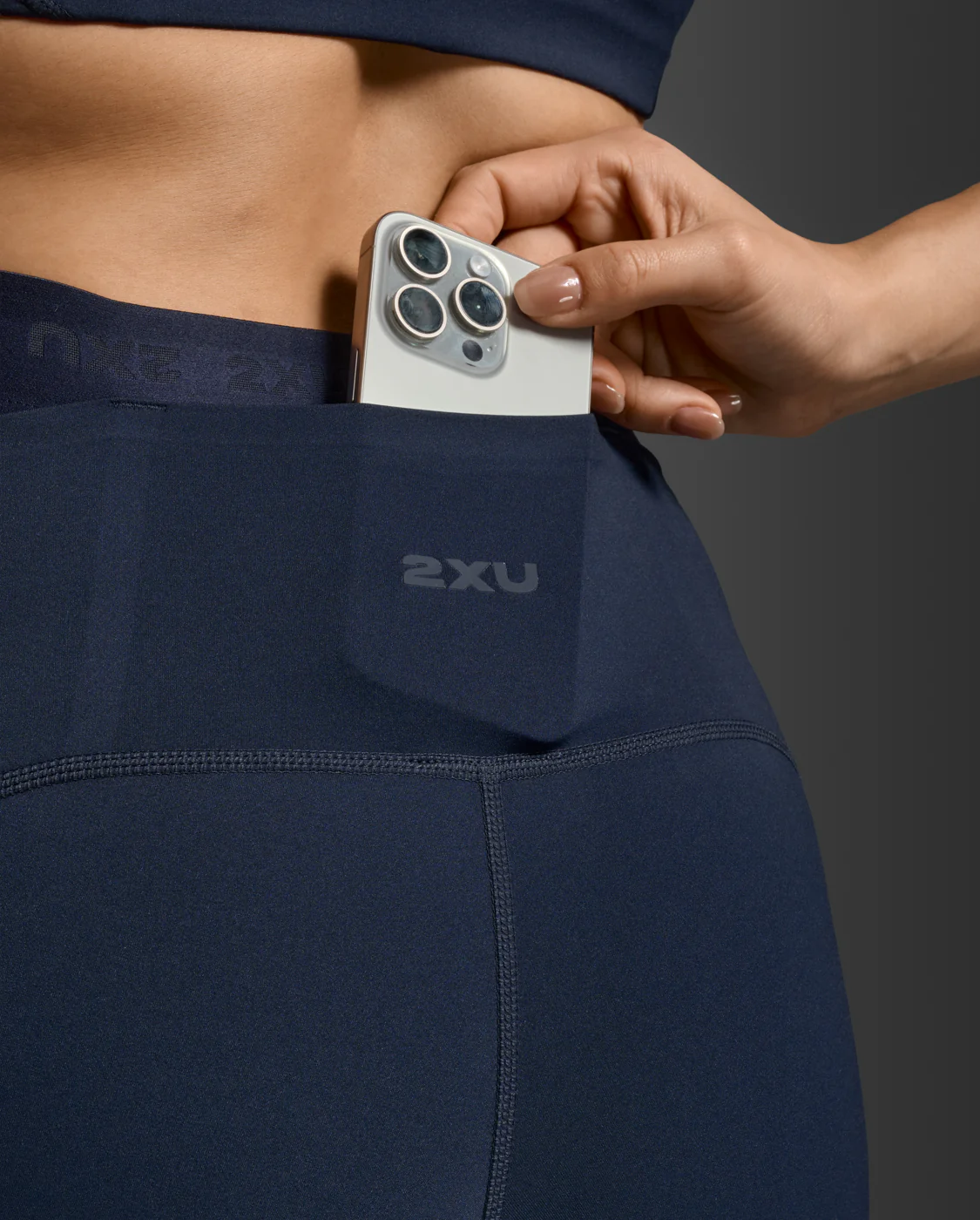 Form Stash Hi-Rise Compression 7/8 Tights with Pockets - Image 8