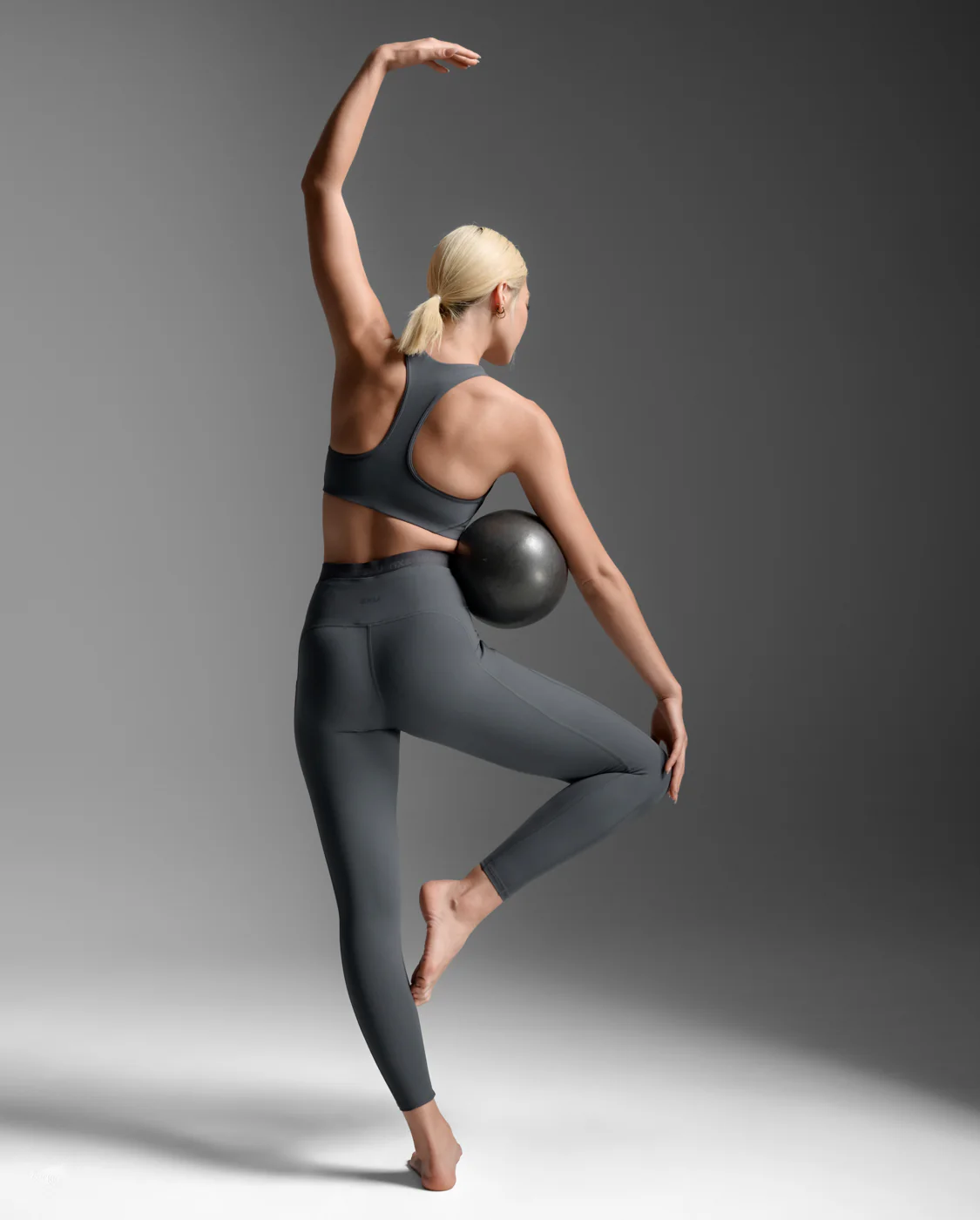 Form Stash Hi-Rise Compression Tights with Pockets - Image 3